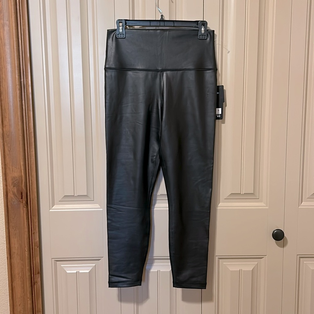 NWT 90 Degree by Reflex leatherette Leggings. Size Large